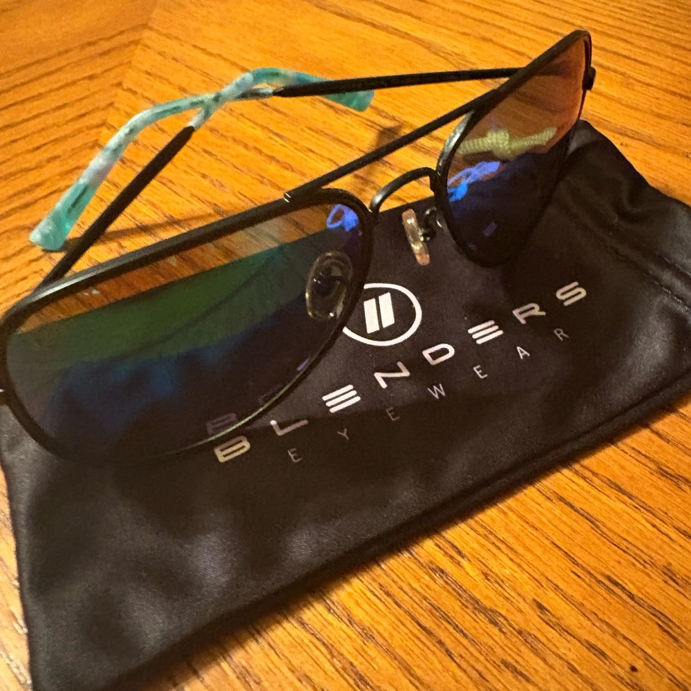 Blenders eyewear Star Vixen Black Polarized Sunglasses